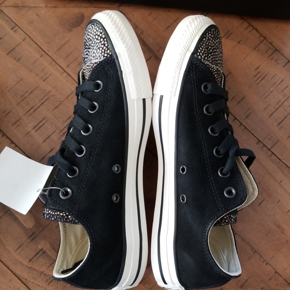 🆕️ Womens Converse Shoes - Picture 2 of 8